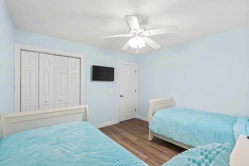 River Oaks 12b 2 Bedroom Condo