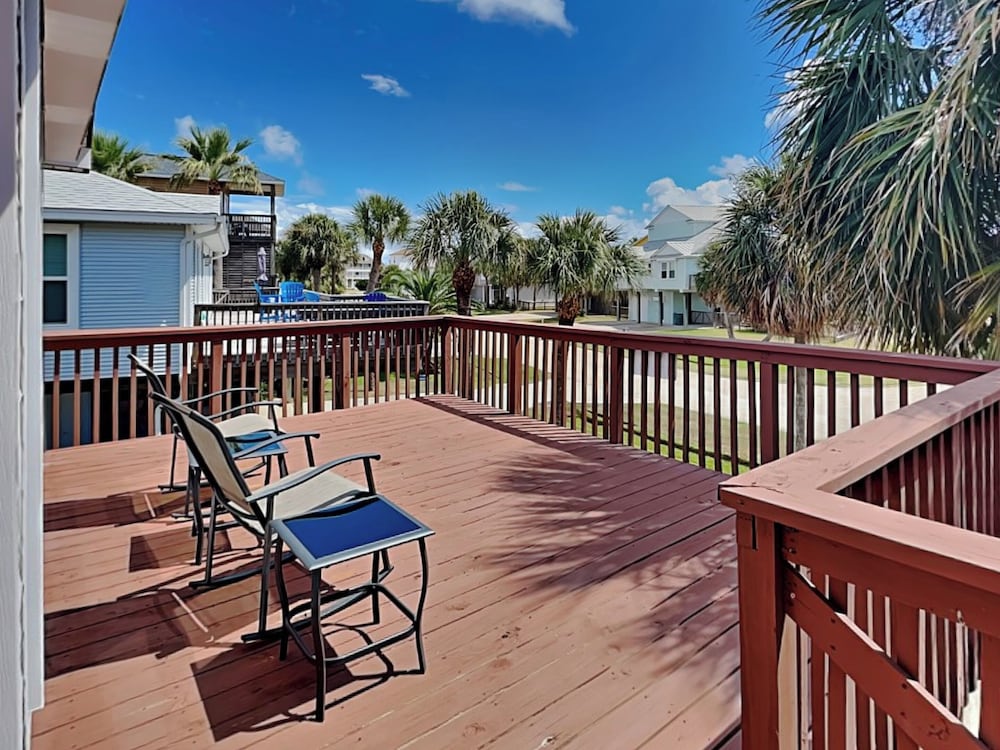 Casa de Reyes by Ryson Vacation Rentals