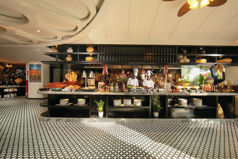 Grand Sunrise Palace Hoi An- A Luxury Indochine Hotel & Spa 10