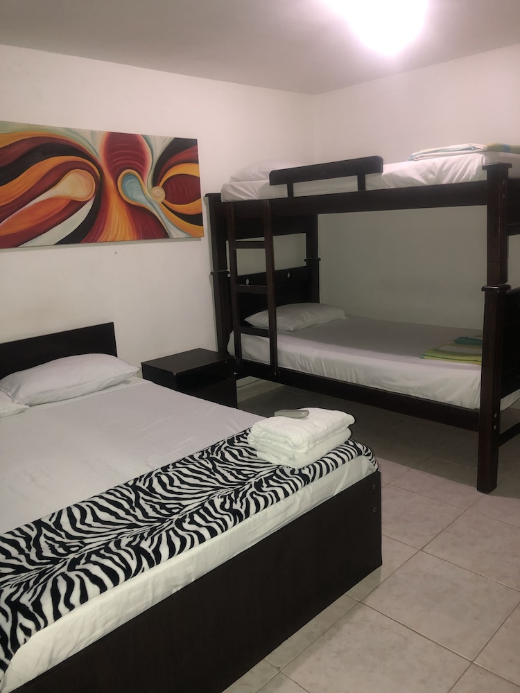 Memphis Hostal - Hostel