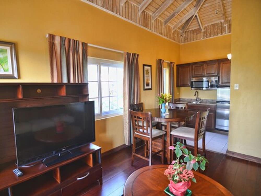 Tropical Lagoon Resort - Property Image 7