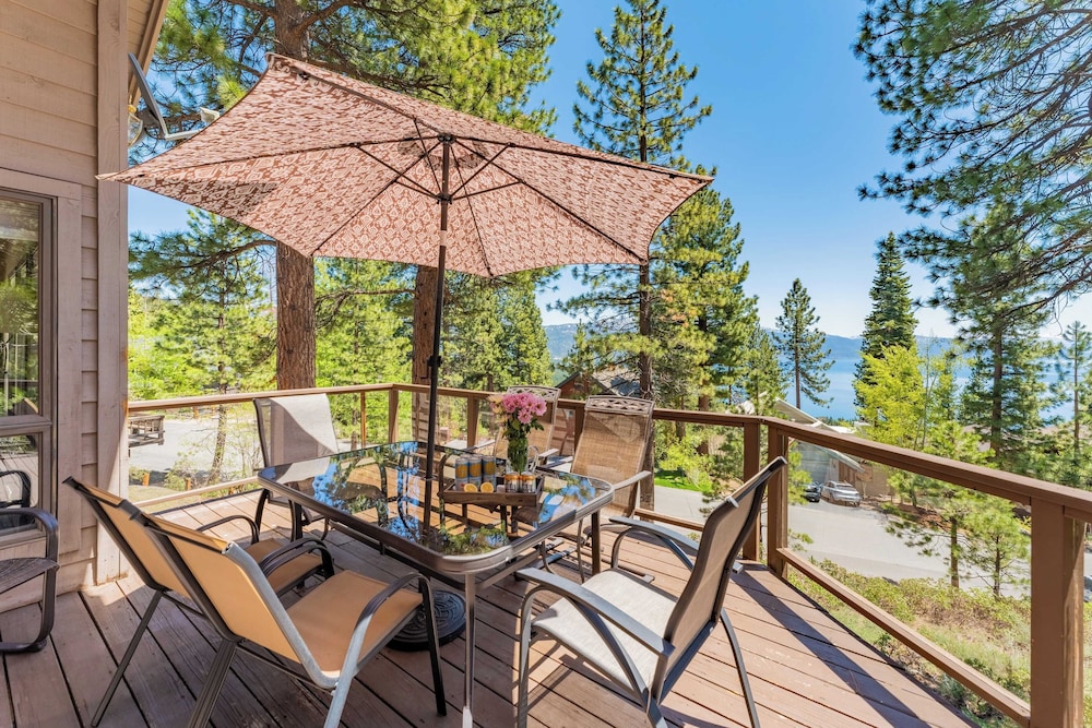Crystal View by Avantstay Al Fresco Dining w/ View of Lake Tahoe + Crystal Bay
