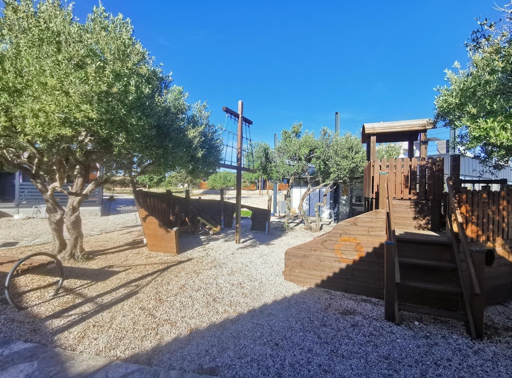 Comfort Two Bedroom Mobile Homes Pirovac