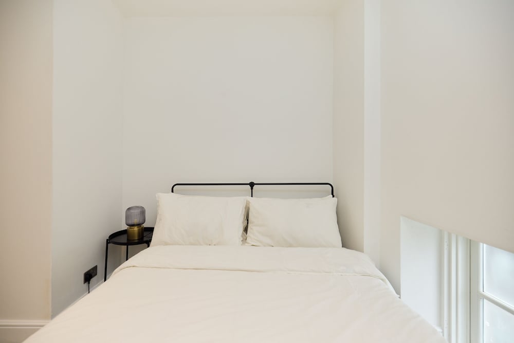Central Tadworth Flat
