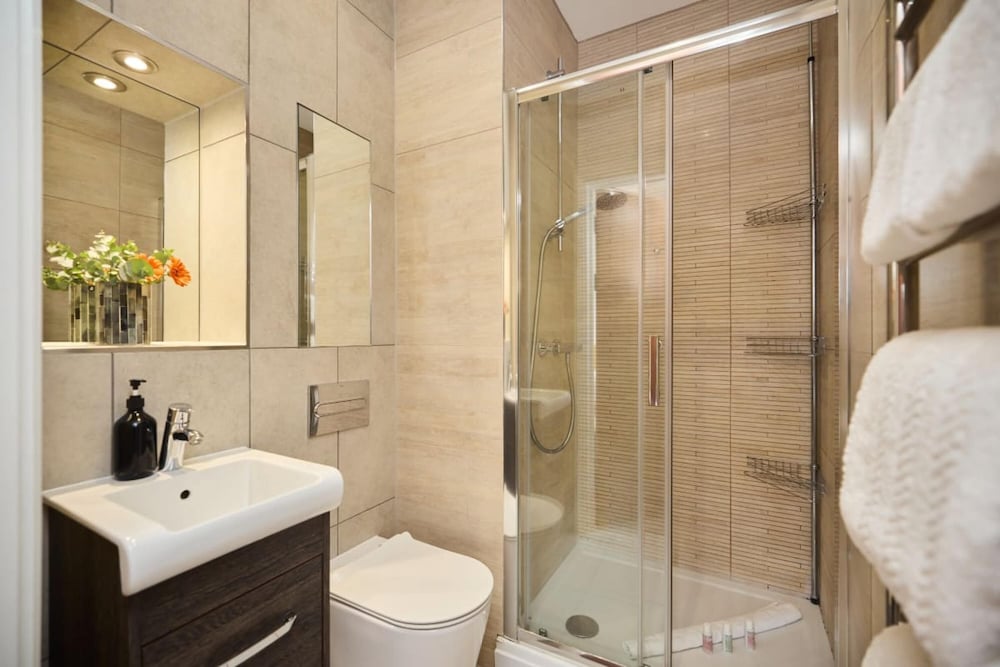 The Harlesden Hideaway - Lovely 2bdr Flat With Balcony