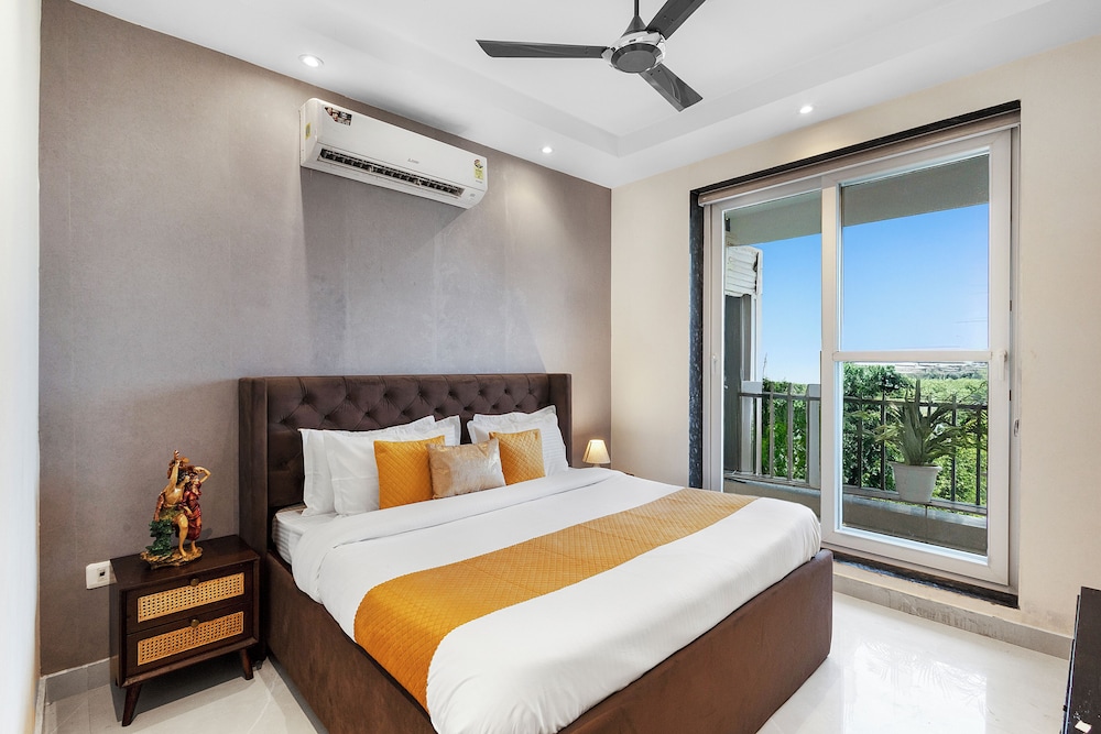 Versace Farms 5 BHK With Pvt Pool
