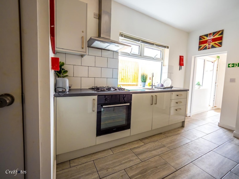 Ensuite3 Woodhouse private bath 2kitchen