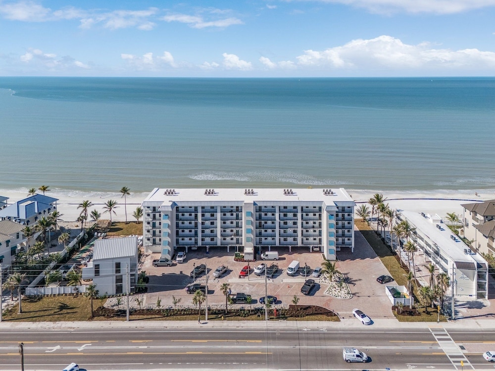 Seaside 108: Oceanview 2br/2ba Condo With Pool, Steps To Beach 2 Bedroom Condo