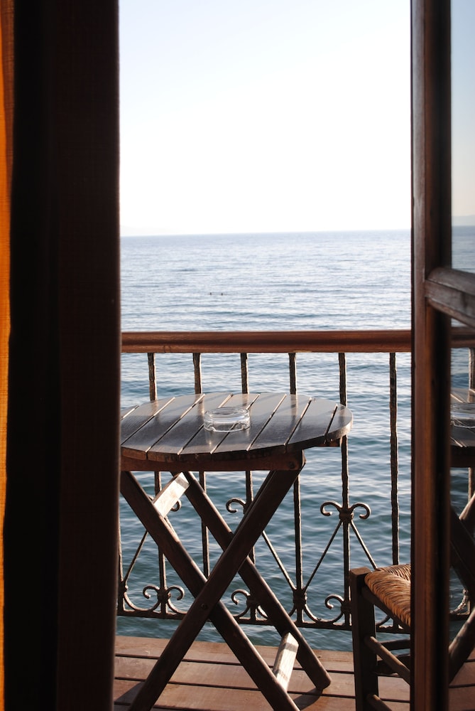 Olive Press Hotel & Apartments