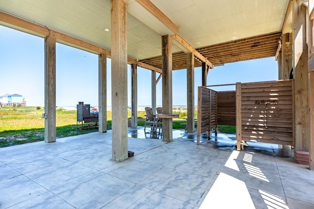 The Shore House 3 Bedroom Home by RedAwning view 5