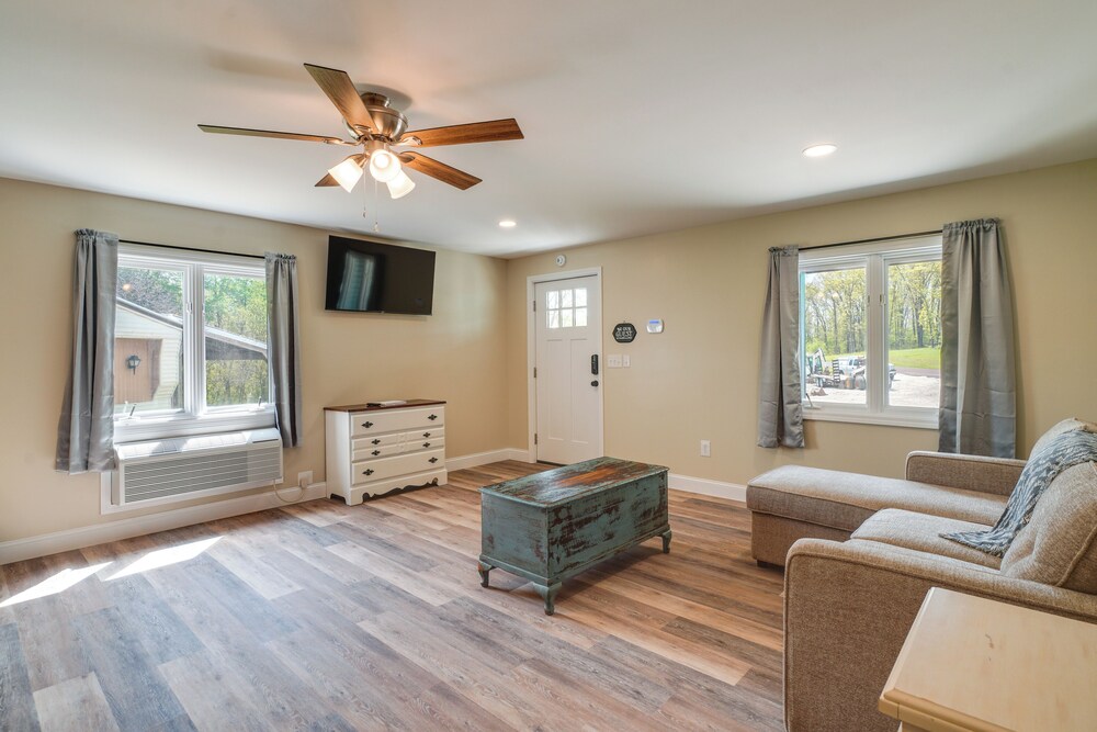Studio Stay w/ Deck in Missouri Wine Country