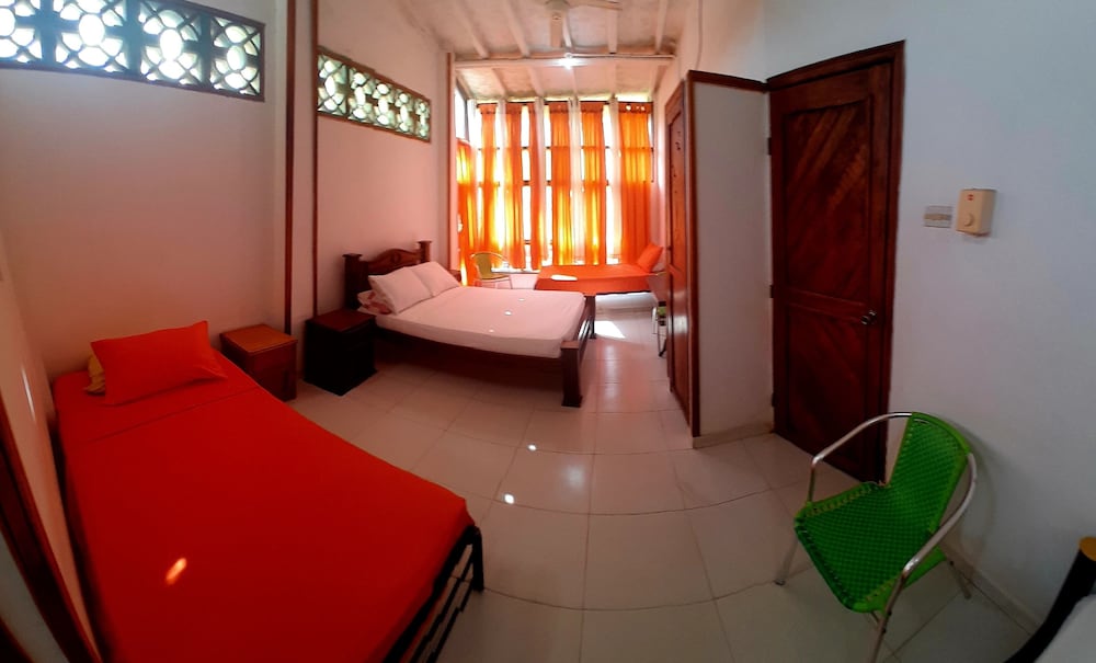 Hostal pelikan taganga