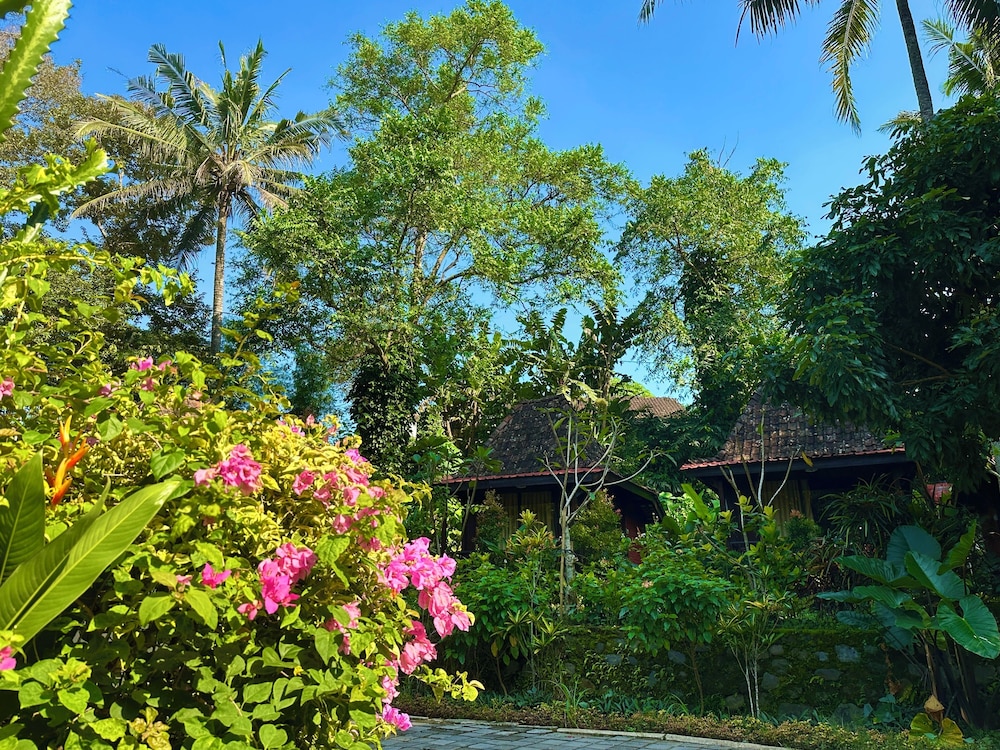 Puunee Wild River Resto & Villa's
