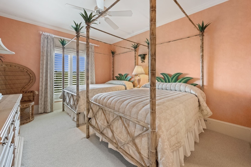 This Villa Offers Stunning Views Of The Ocean And The Calming Sound Of The Waves 4 Bedroom Home by Peace Vacations view 3