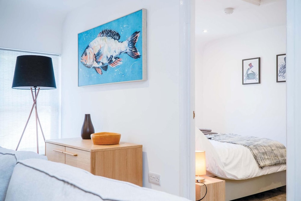 Flat 2 - 1 Bedroom Apartment - Tenby