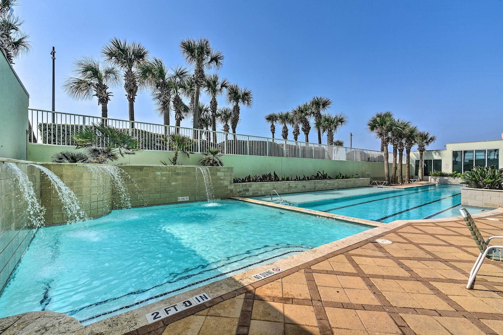Walk to Galveston Beach: Family Condo w/ Pool