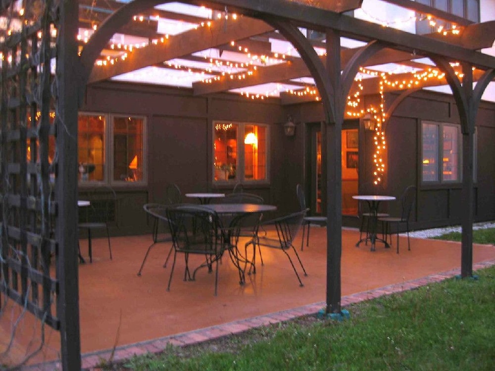 Settlement Courtyard Inn & Lavender Spa