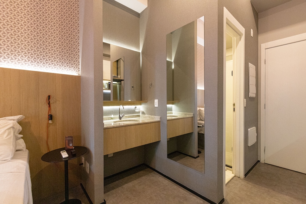 ESD - Studios E-Side By Anora Spaces