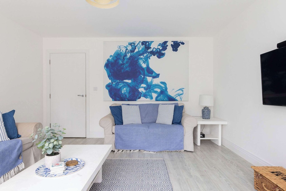 Modern Family Retreat Nr Beaches and Marina