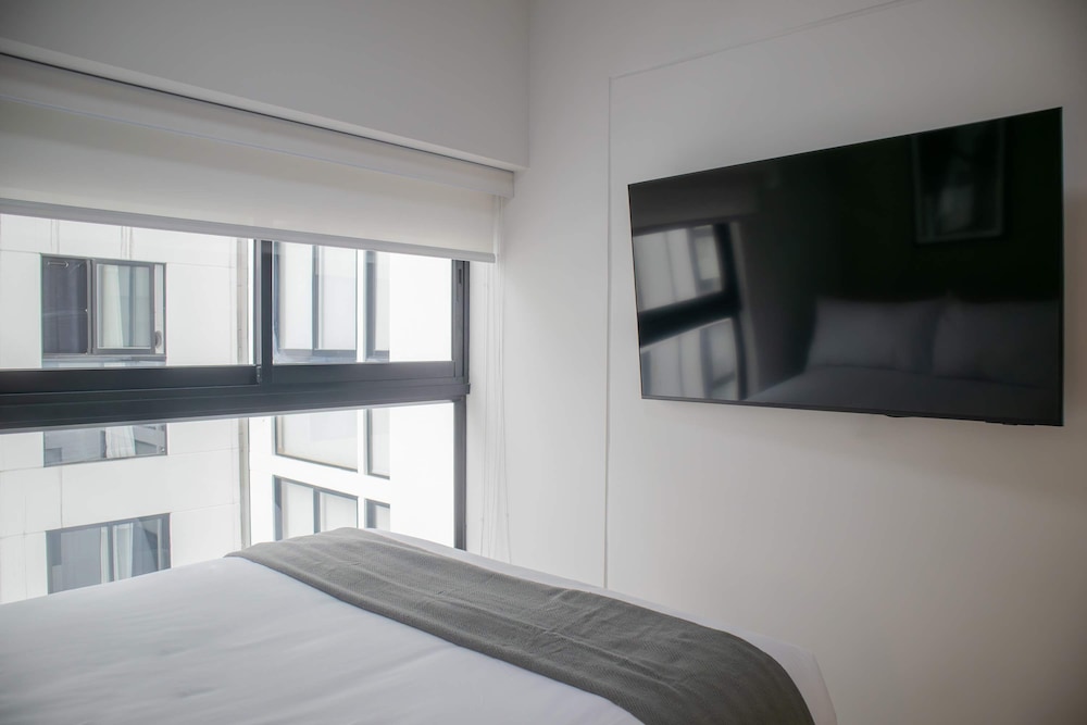 w Elegant 2BR w Distinctive Deco in Miraflores