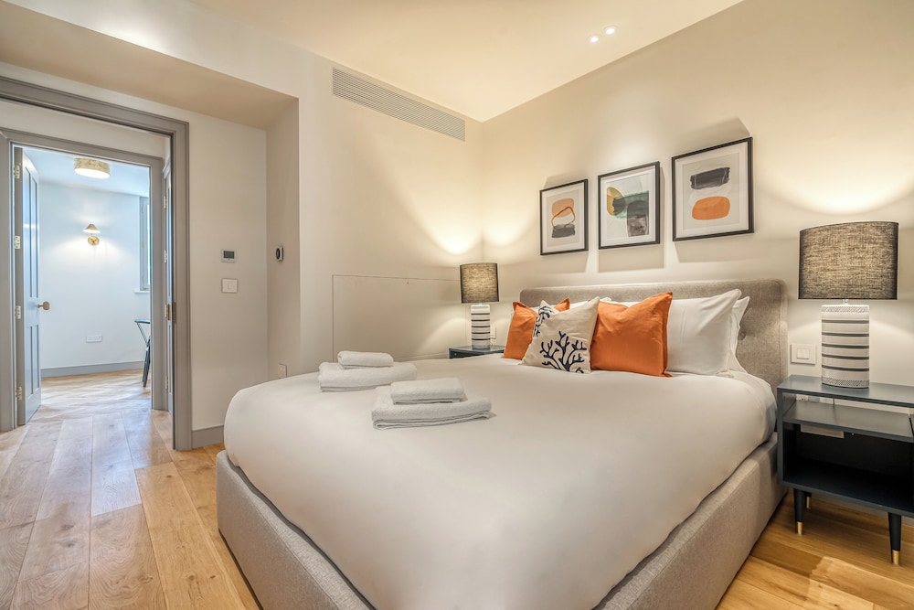 Luxury flats near Big Ben and London Eye
