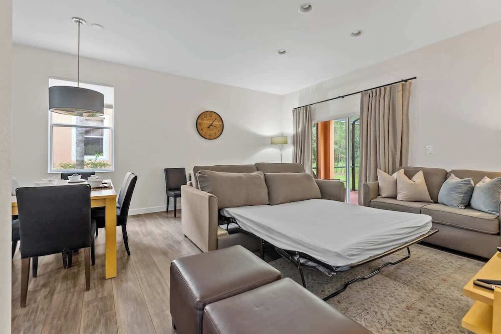 Pet Friendly 4 BR With Hot Tub