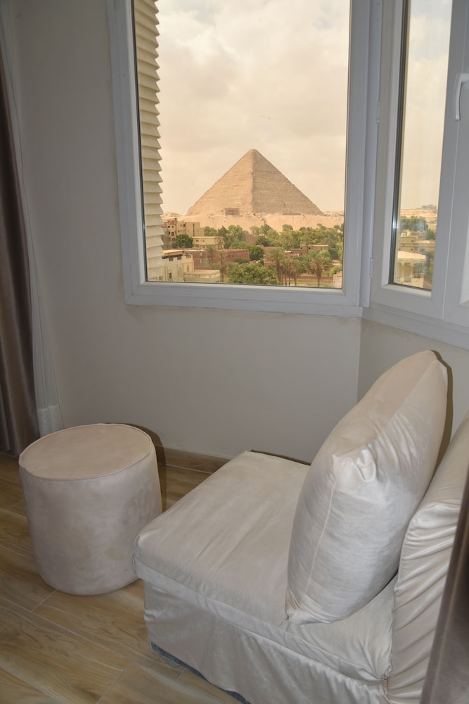 pyramids wonders hotel