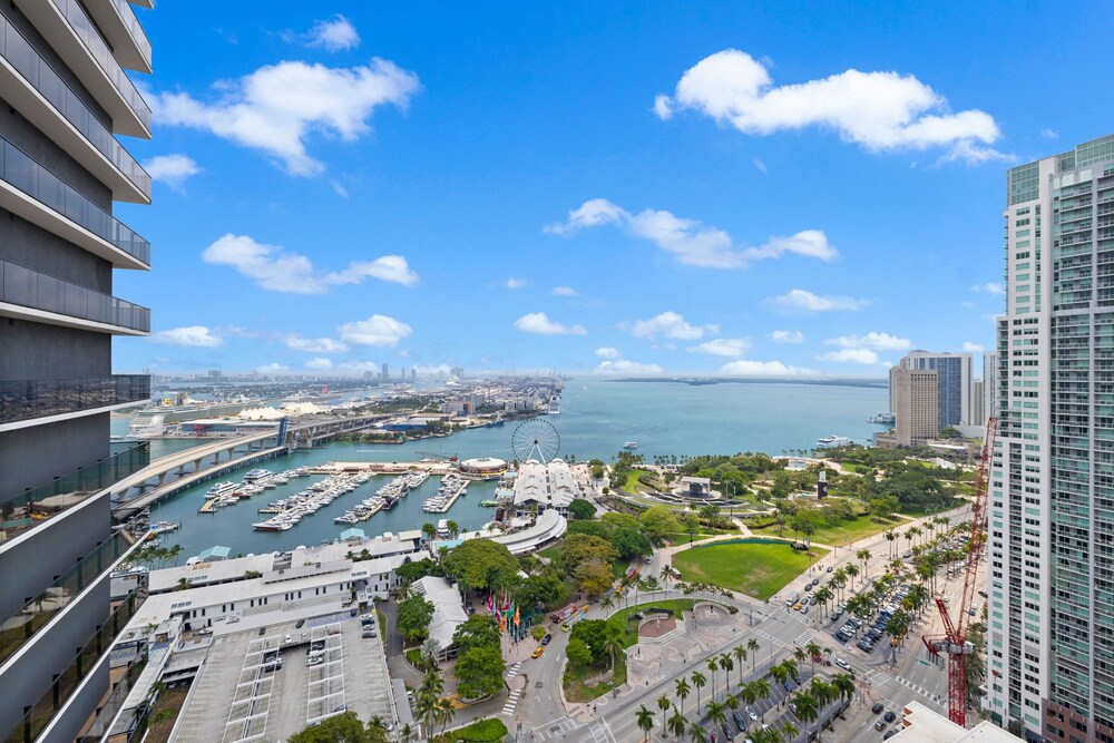 Apt with Stunning View at Downtown Miami
