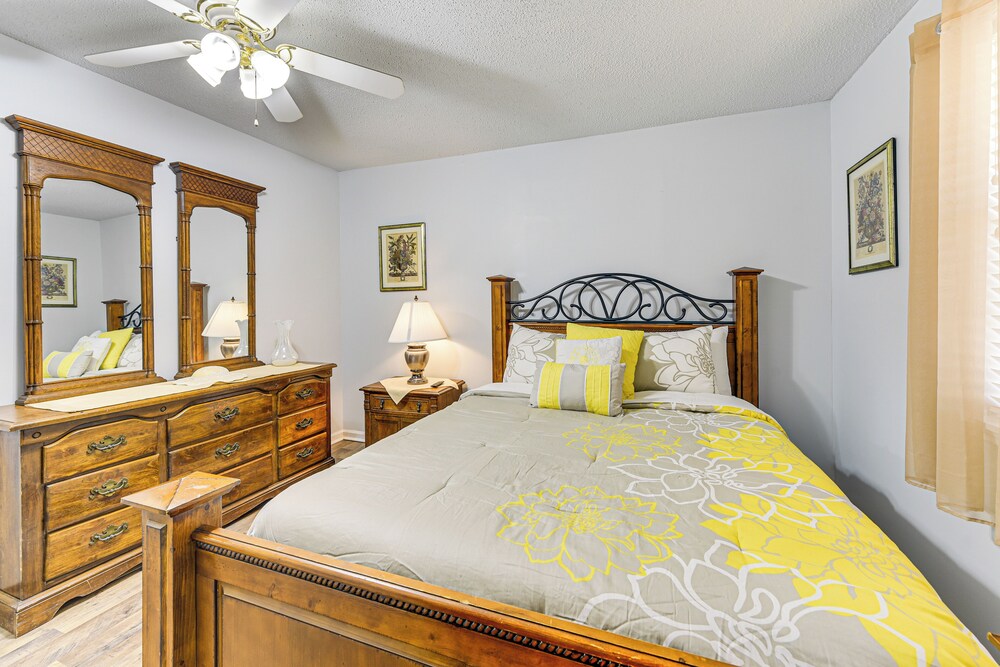 3 Mi to Dtwn Beaufort: Quiet Family Home w/ Yard
