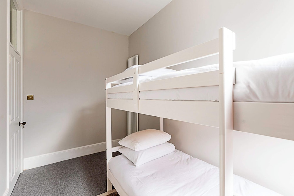 Lovely Bishops Park Flat