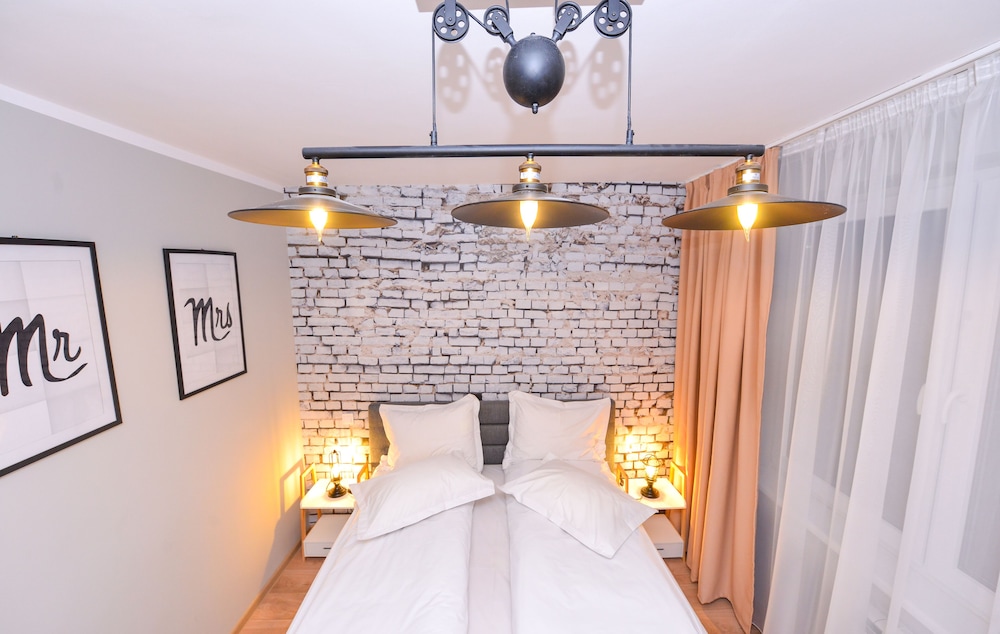 Athene - One Bedroom - Next to Victoria Avenue and Cismigiu Gardens view 4