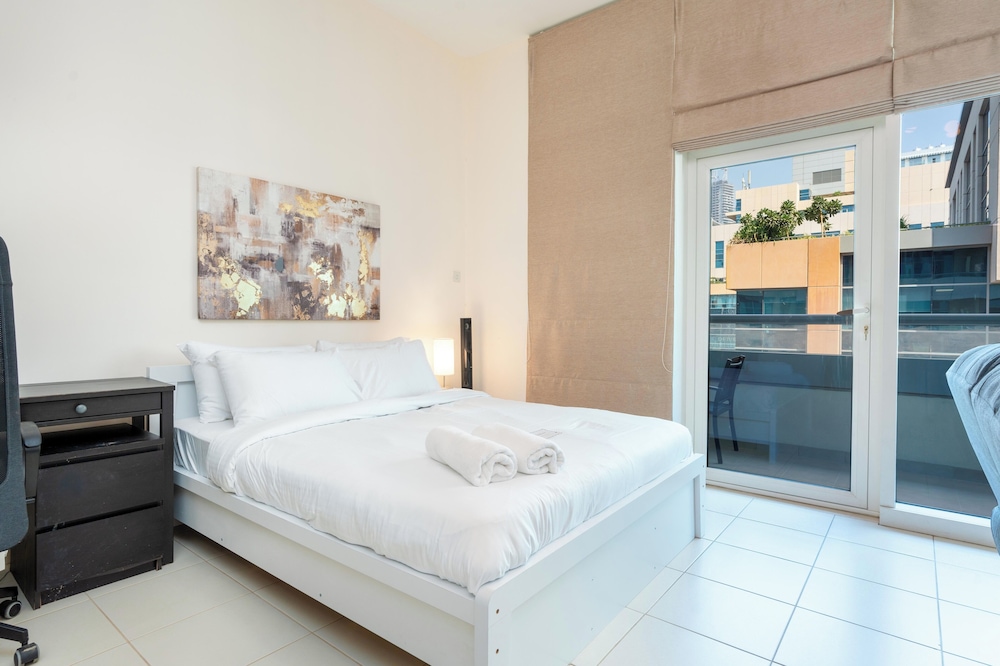 Spacious Studio in Bay Square by Bespoke