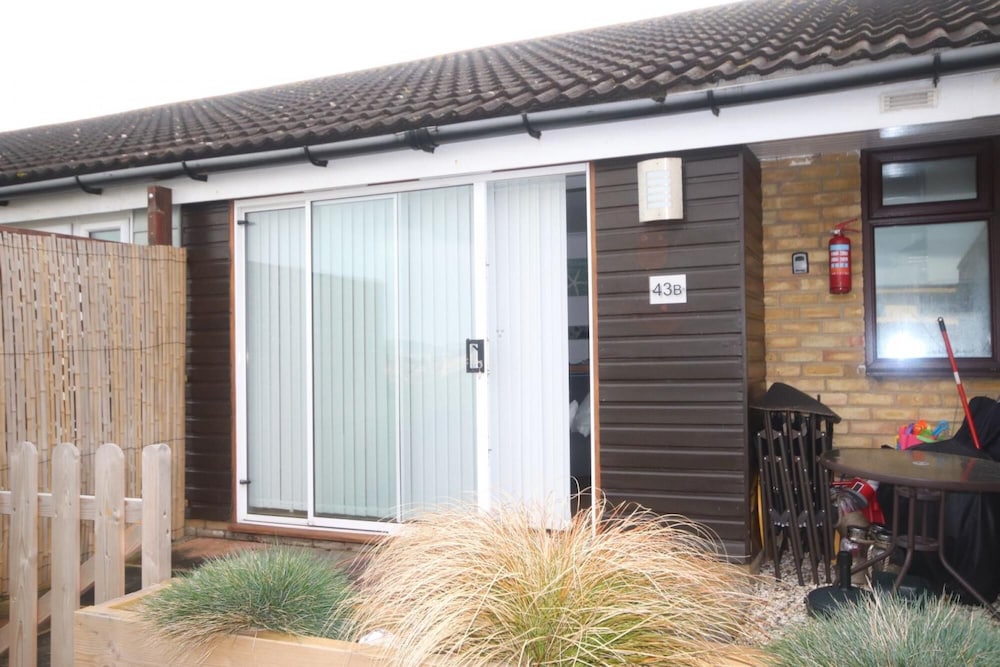 43B Medmerry Park 2 Bedroom Chalet view 3
