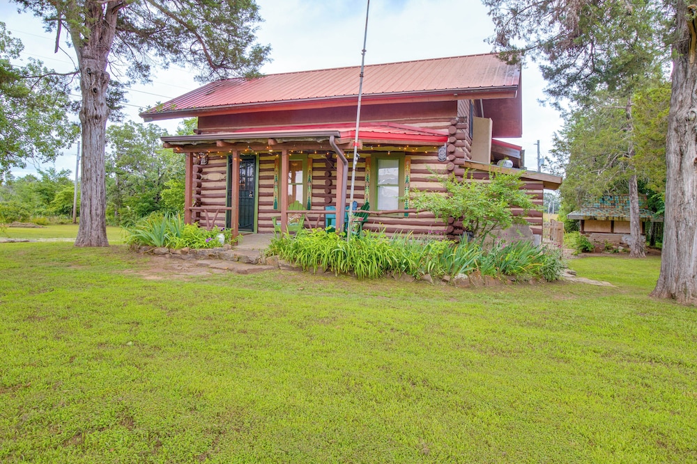 4 Mi to Historic District: Calico Rock Cabin! view 5
