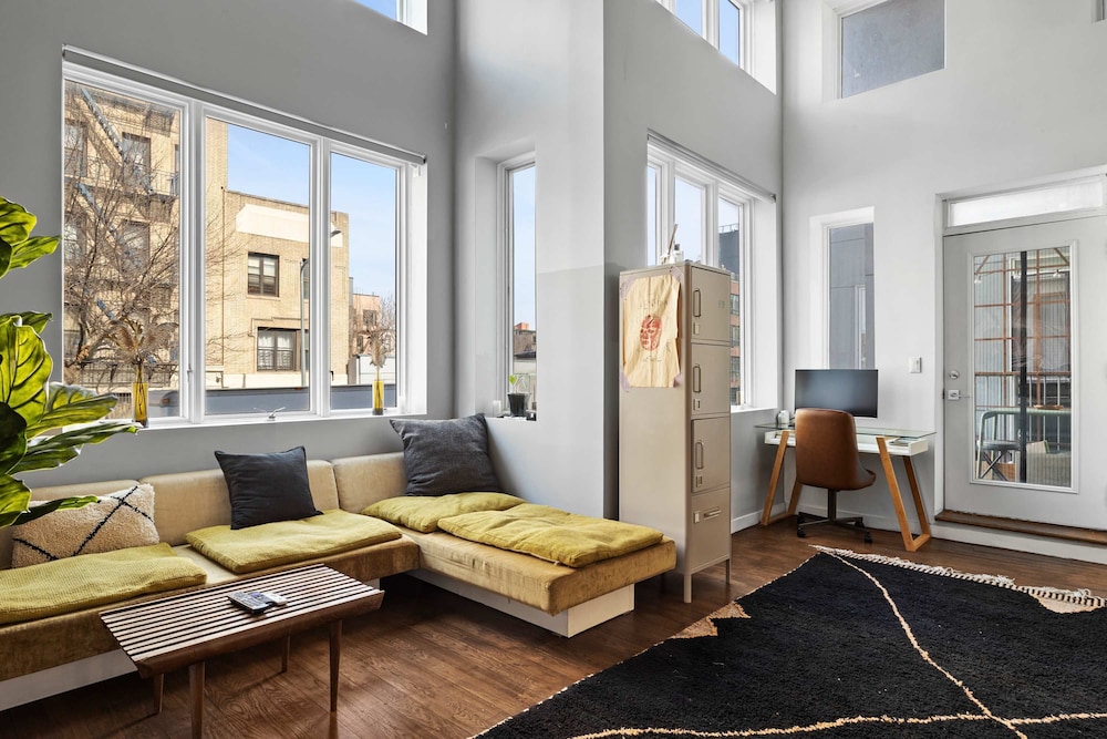Dekalb by Rove Travel Duplex Loft w Terrace