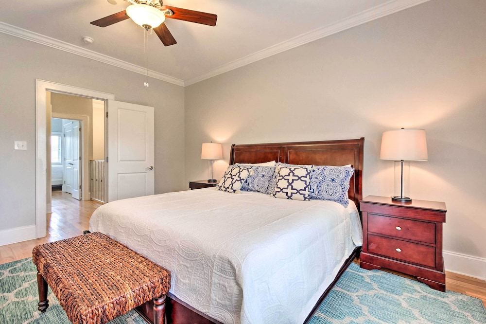 Home Near 30 A: Walk to Beach, Shops & Bicycles!