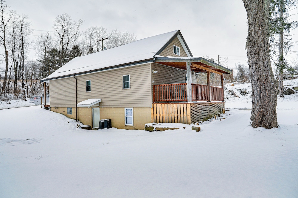 Jones Mills Vacation Rental: Near Skiing & Hiking! view 3