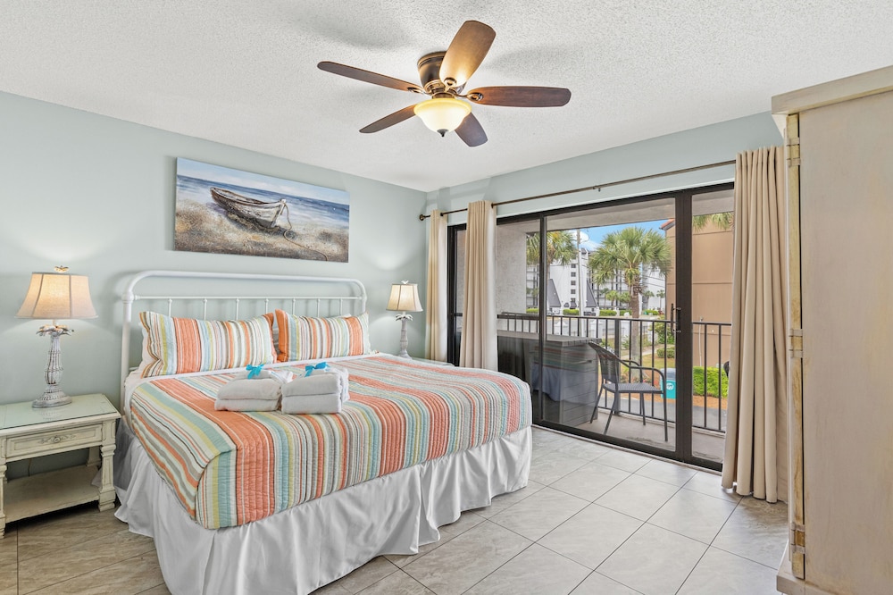 One More Round! 3BR 3BA Sleeps 10! 11 Pools! Golf Courses! Tennis Courts!