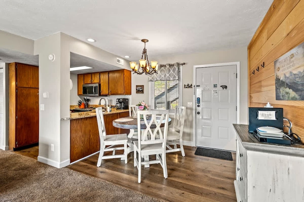 Sleeps 6 Mountain Views Shared Resort Amenities