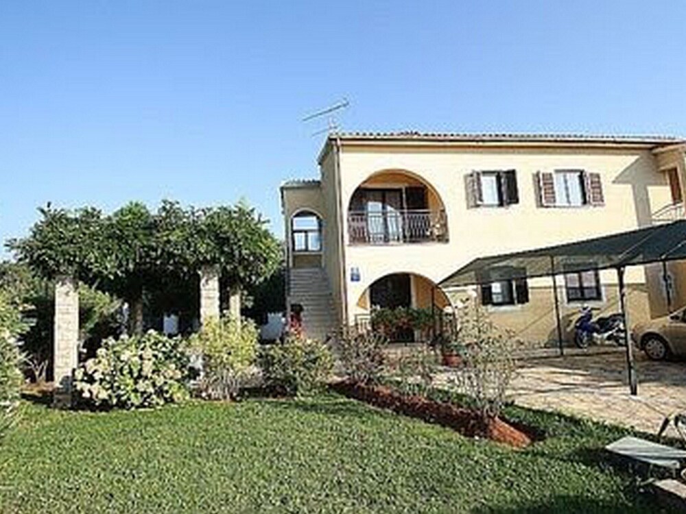 Graceful Apartment With Barbecue Area