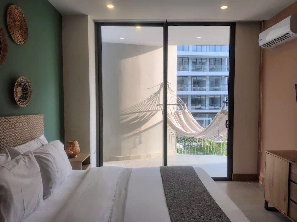 w Minimalist 1BR w Amazing View in Morros Eos