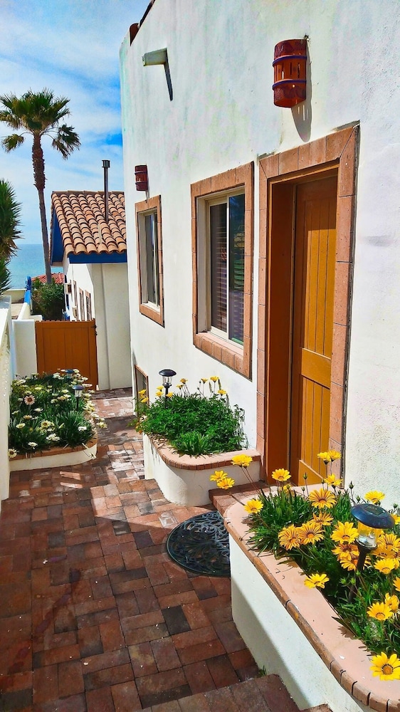 Casa Evita 4 Bedroom Beachfront Home