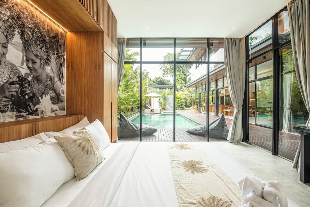Elegant 6BR Canggu Villa Steps From the Ocean