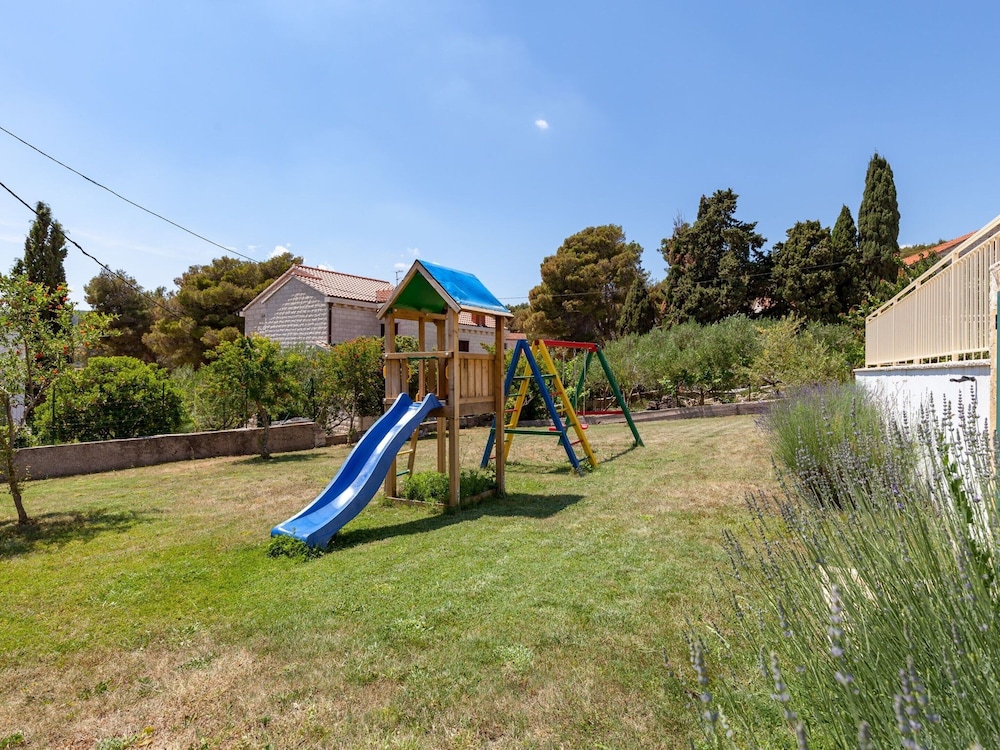 Villa in Sumartin Near the Beach & Ferry Port view 4