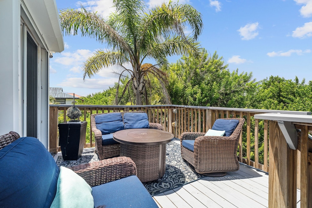 4BR Beach House Spacious Steps From Sand