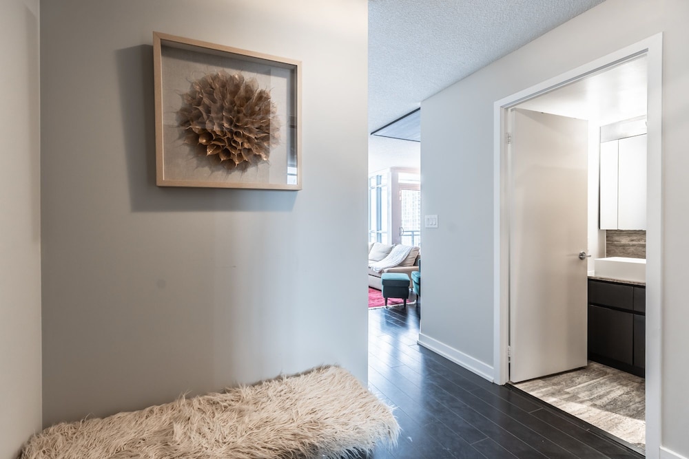 Platinum Suites -  Stunning Waterfront 2 Bed 2 Bath - Image 4