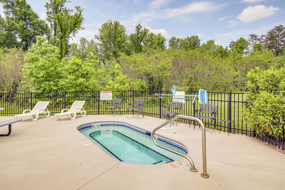 'mountain Escape' w/ Pool Access in Pigeon Forge!