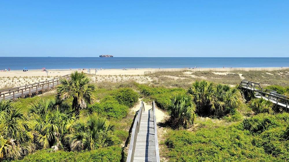 Tybee Beach Club 113 by Tybee Vacation Rentals