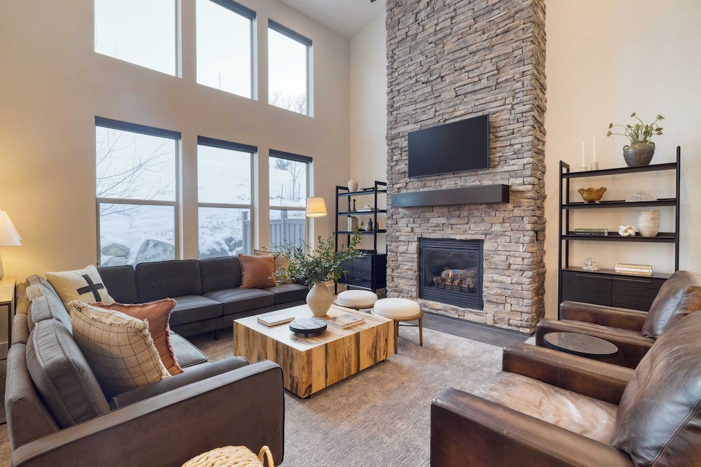 Abigail Drive Year-round Retreat w/ Hot Tub Near Trails + Historic Main St