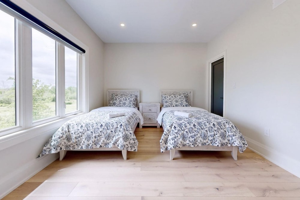 Lucky Mansion Luxury Villa in Fort Erie